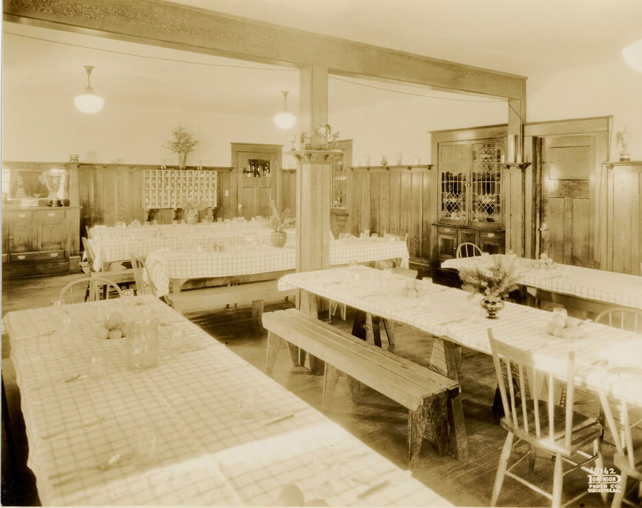 The-first-school-dining-room-in-1931